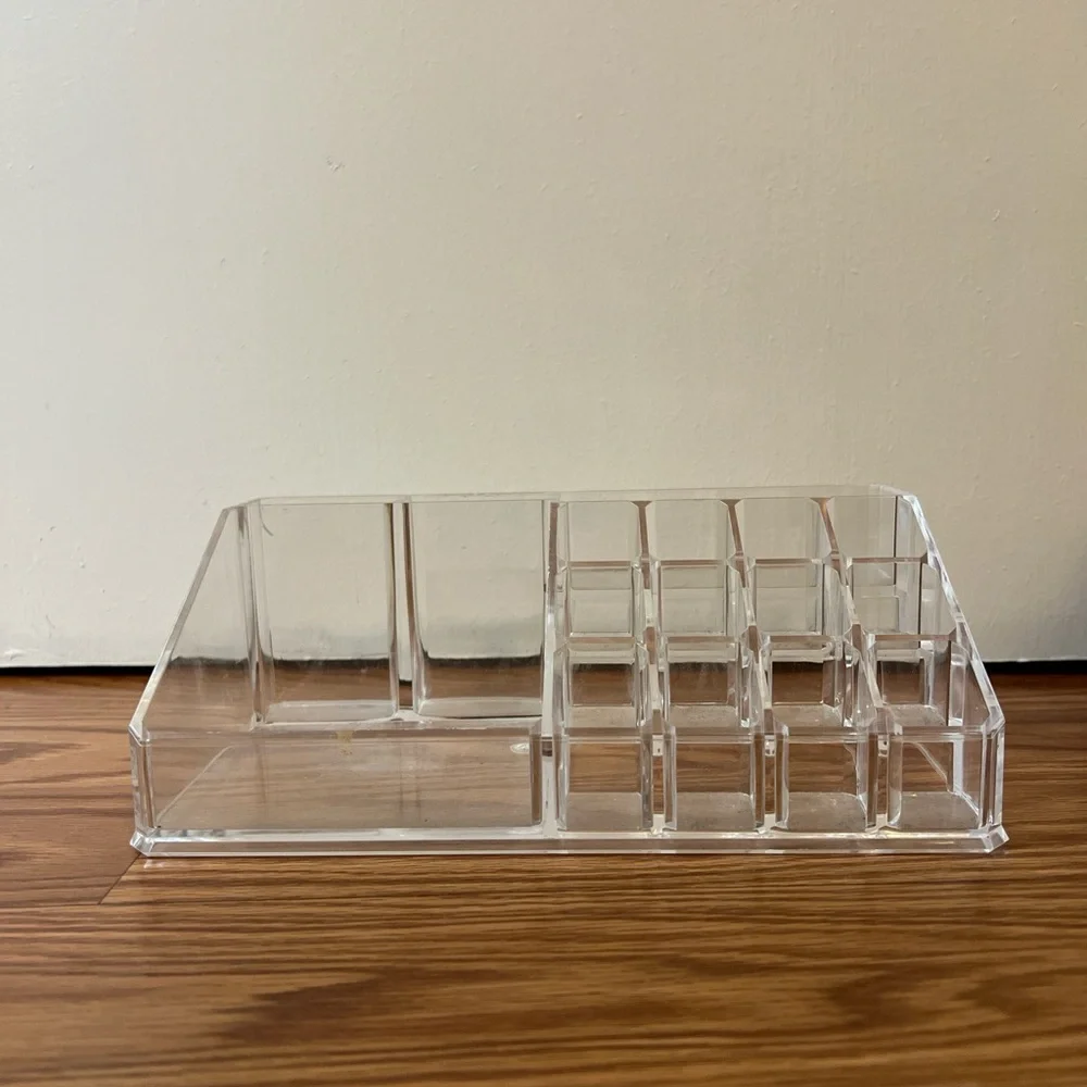 Clear acrylic makeup tray with 15 compartments